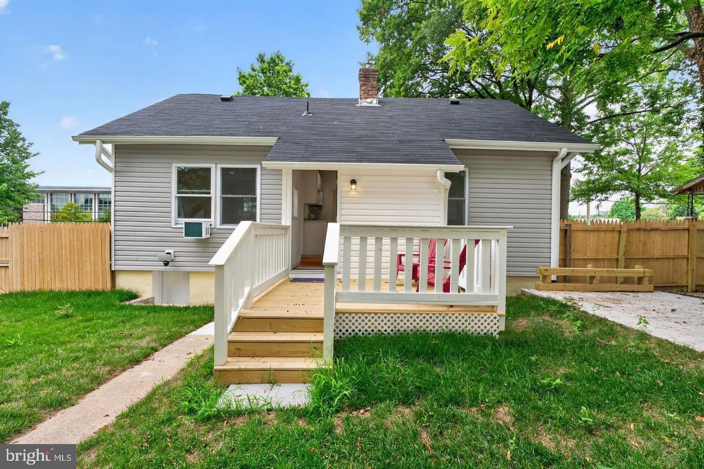 1004 Shepherd St Ne Property Photo 27