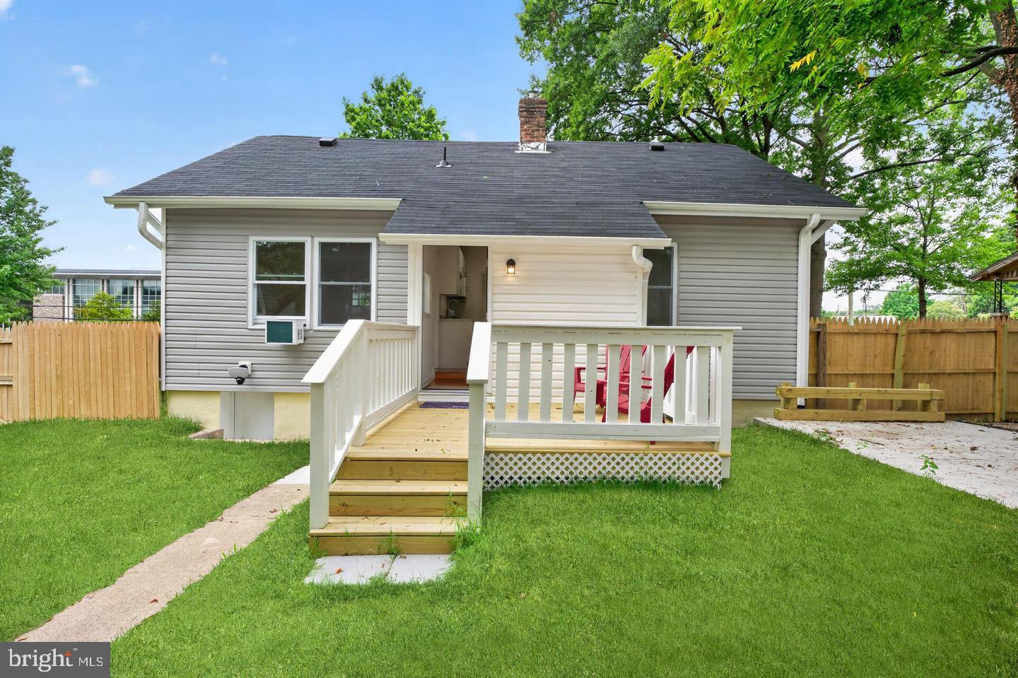 1004 Shepherd St Ne Property Photo 31