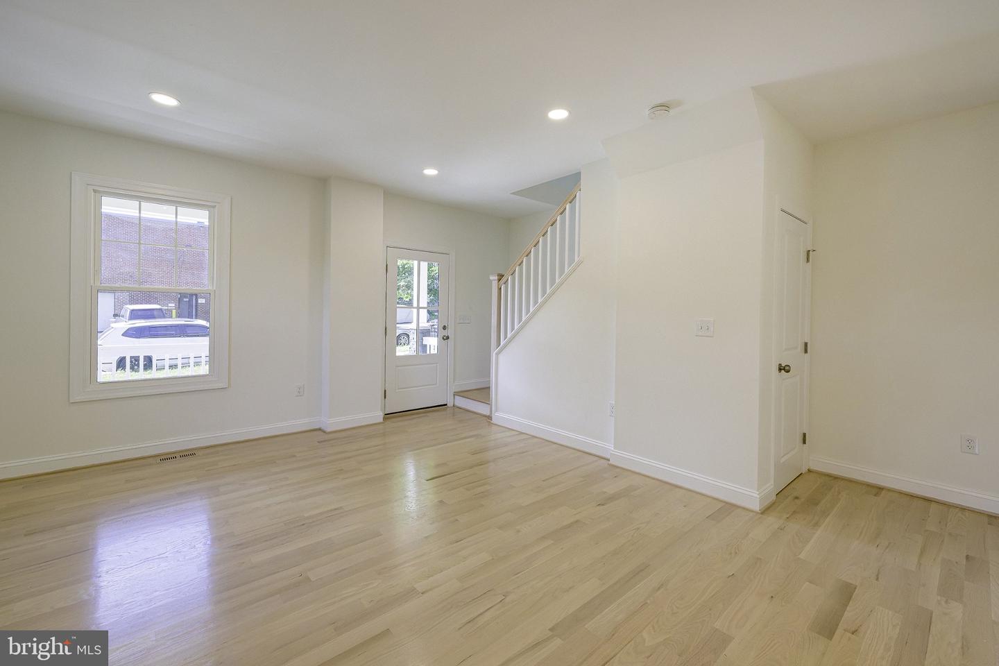 DCDC2283842 Property Photo 2