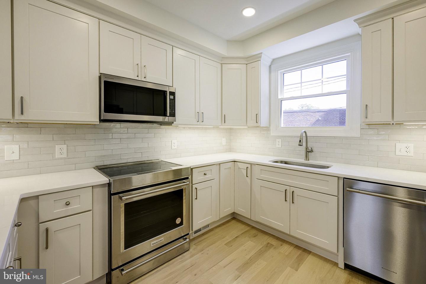 DCDC2283842 Property Photo 8