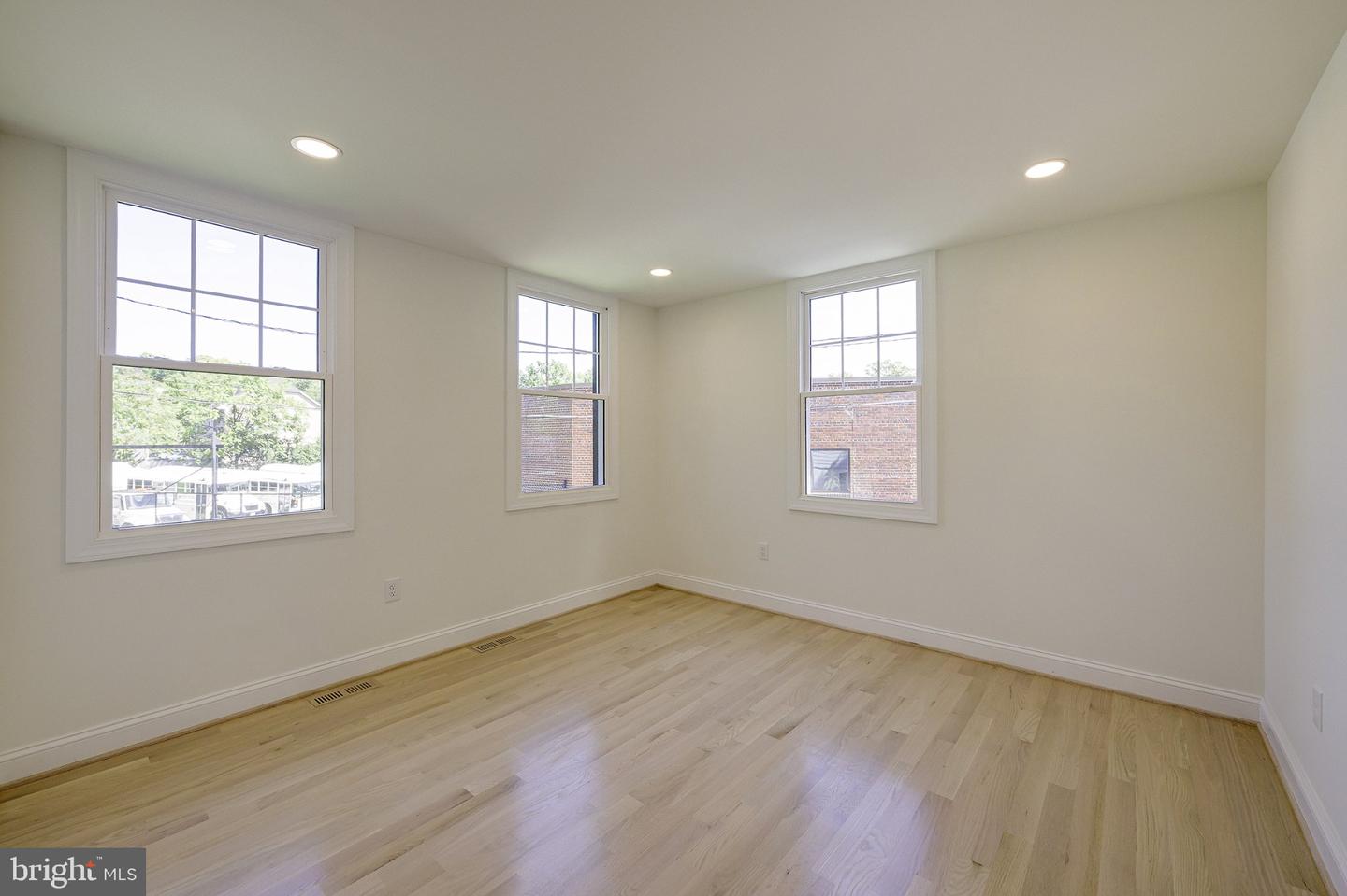 DCDC2283842 Property Photo 11