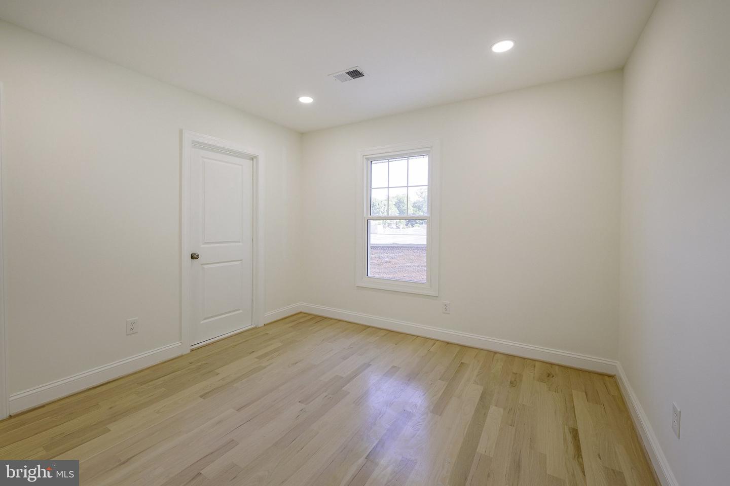 DCDC2283842 Property Photo 18