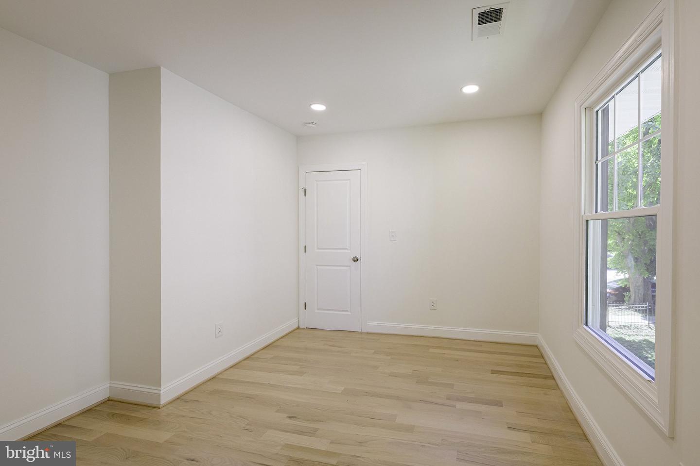 DCDC2283842 Property Photo 25