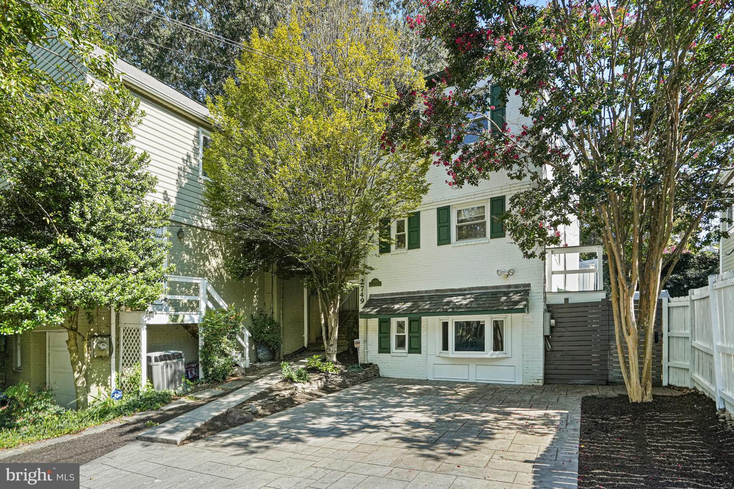 2749 Arizona Ave Nw Property Photo 1