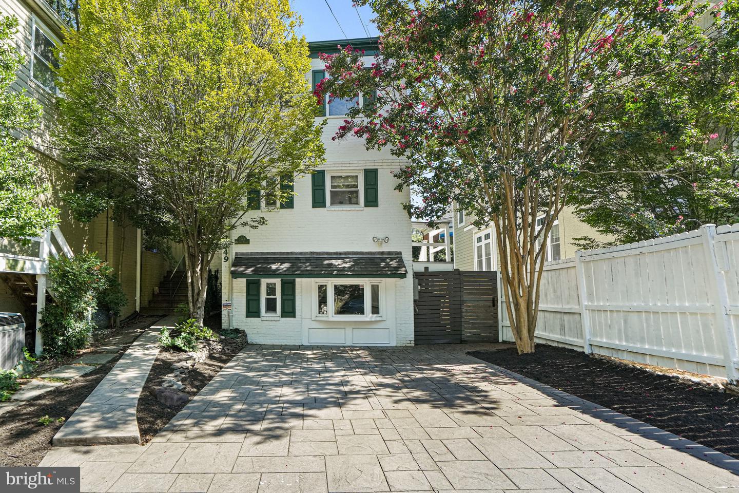 2749 Arizona Ave Nw Property Photo 2