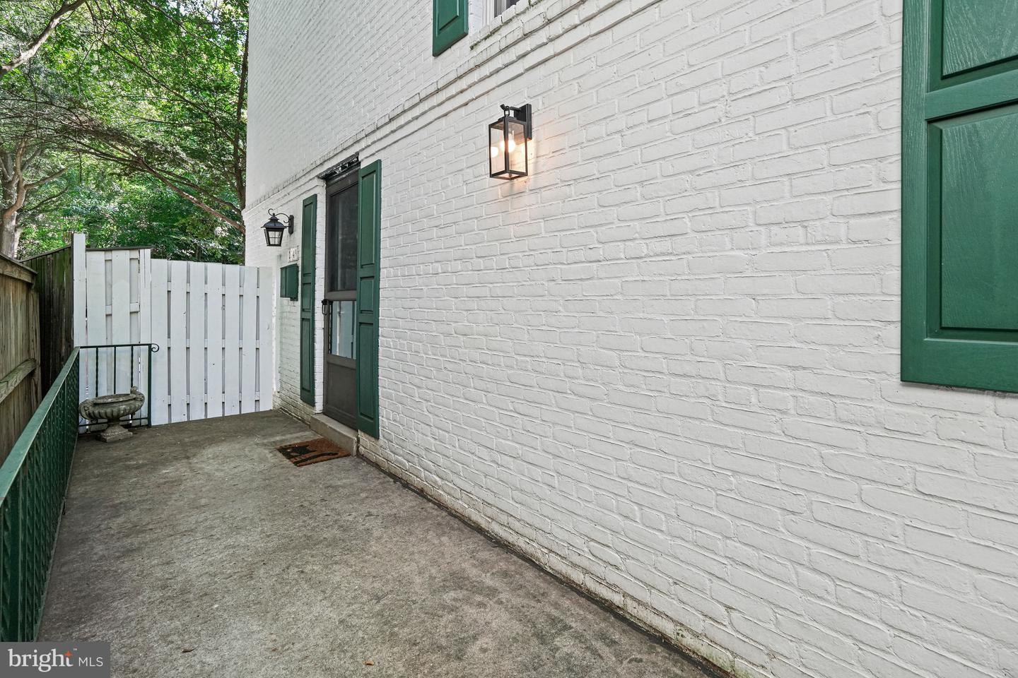 2749 Arizona Ave Nw Property Photo 4