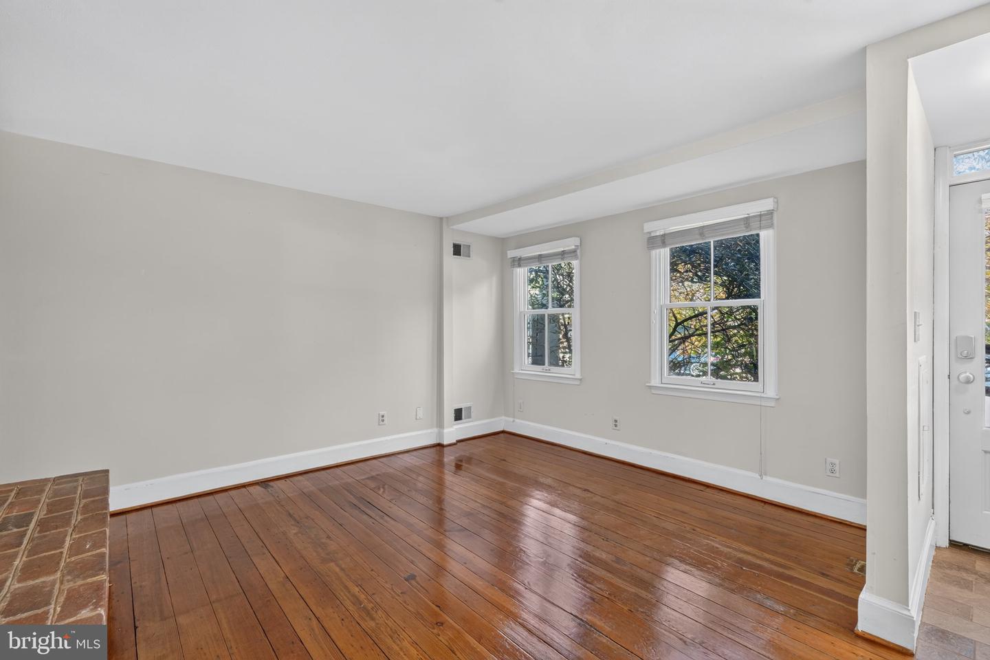 1225 E St Se Property Photo 2