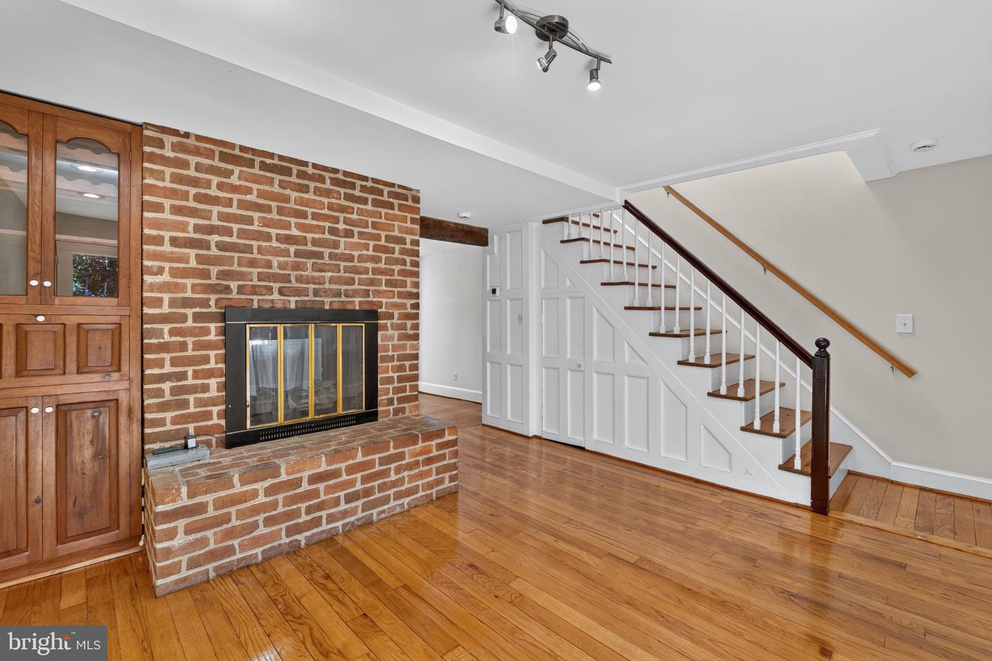1225 E St Se Property Photo 6