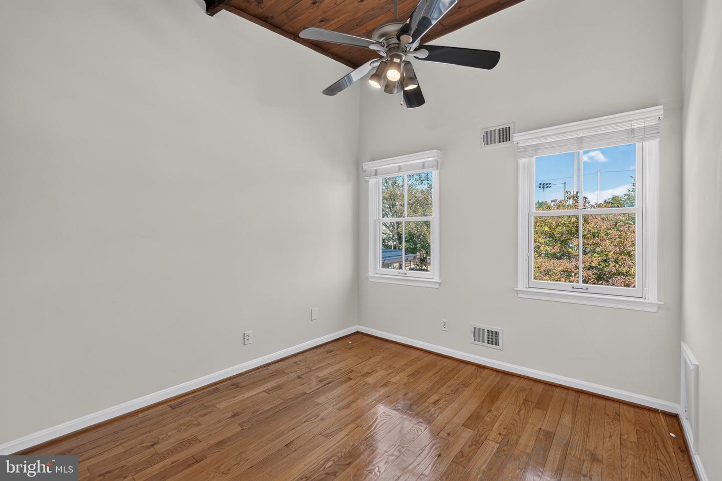 1225 E St Se Property Photo 13