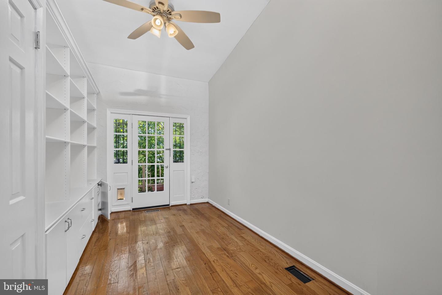1225 E St Se Property Photo 16