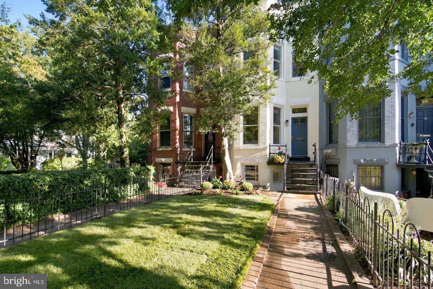 925 SOUTH CAROLINA AVE SE Property Photo 1