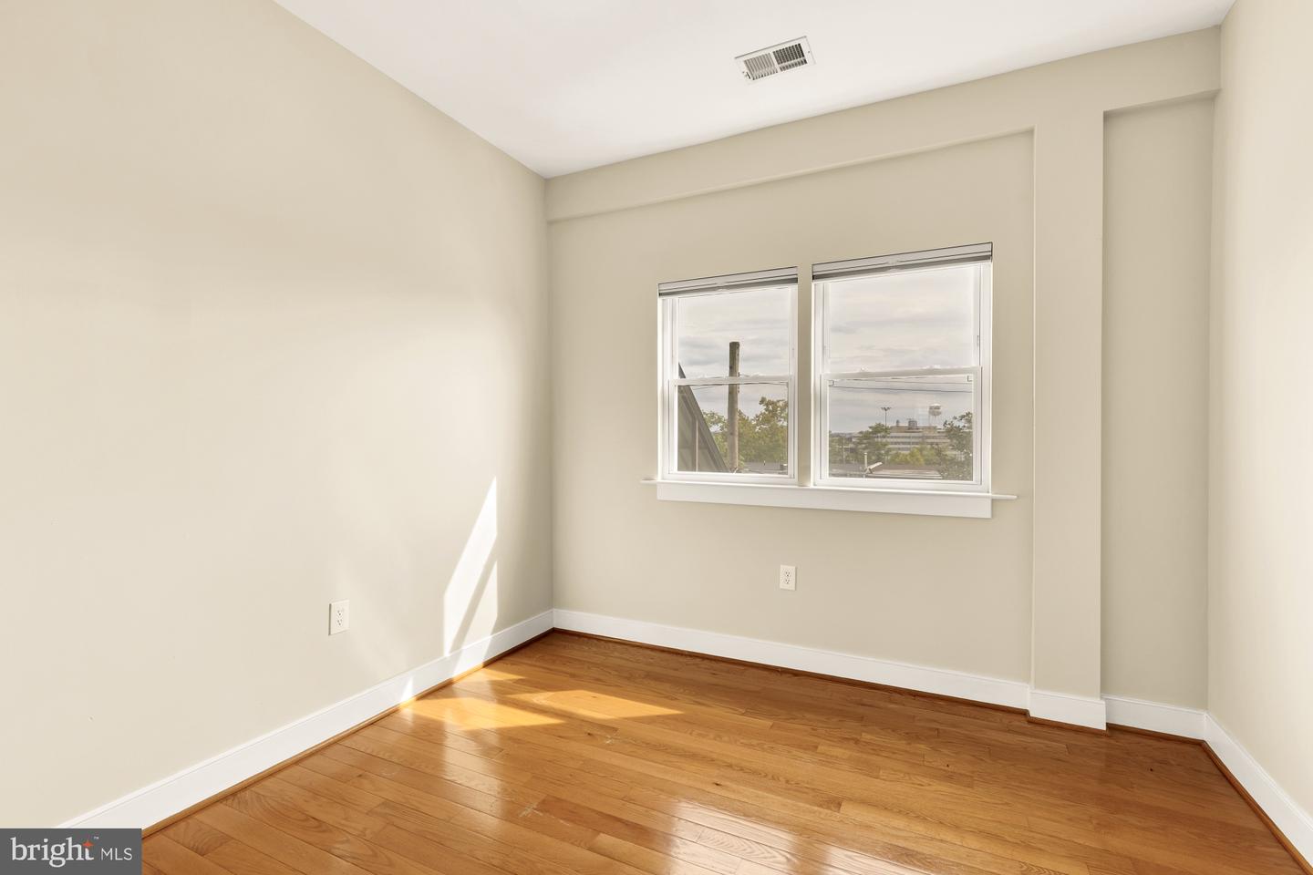 1353 Adams St Ne #3 Property Photo 14