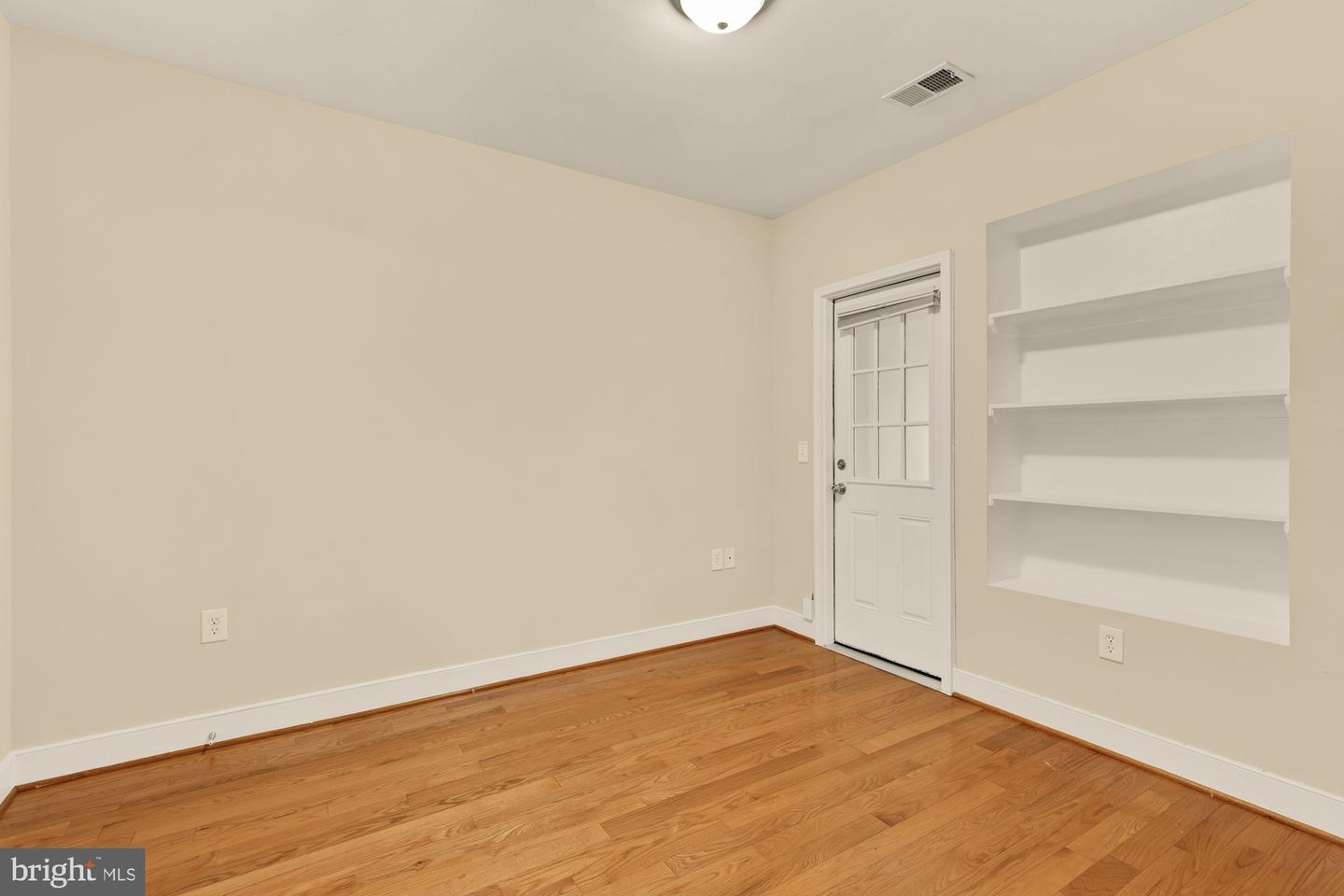 1353 Adams St Ne #3 Property Photo 18