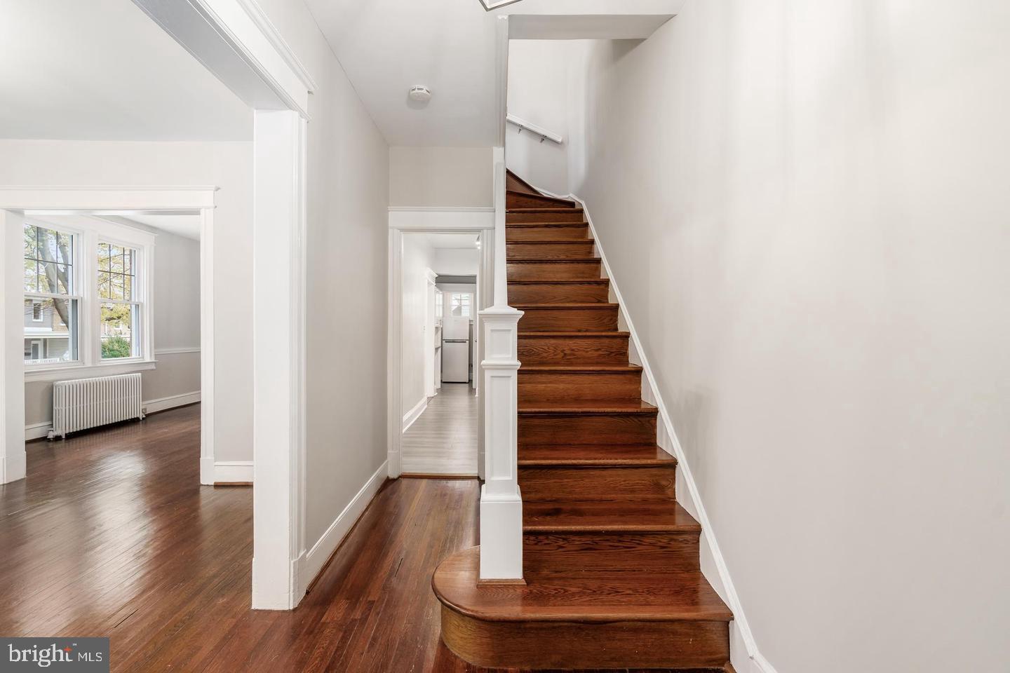 900 Madison St Nw #b Property Photo 6
