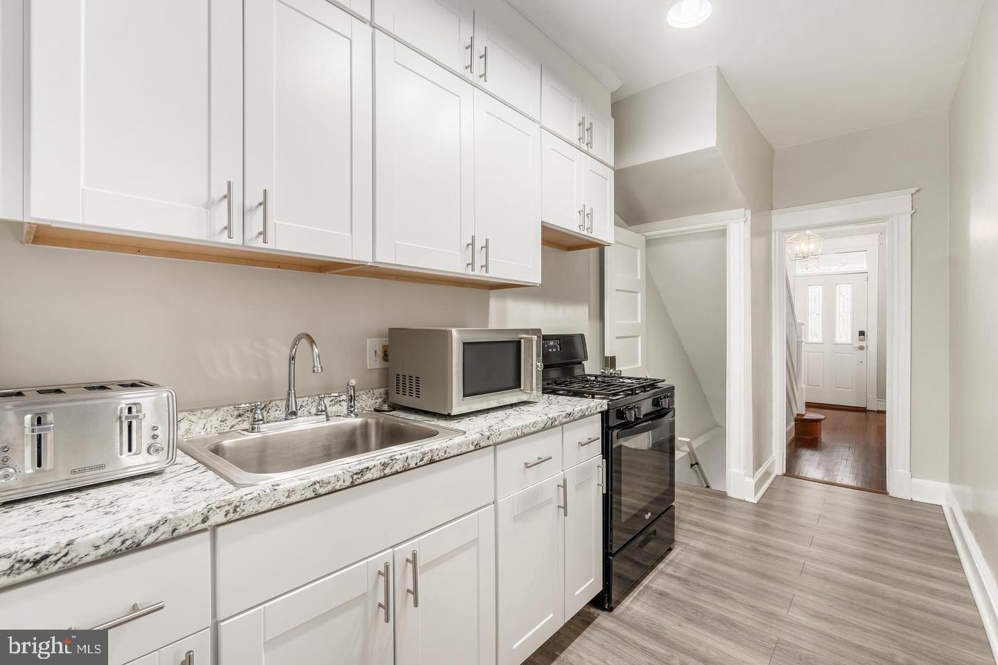 900 Madison St Nw #b Property Photo 13