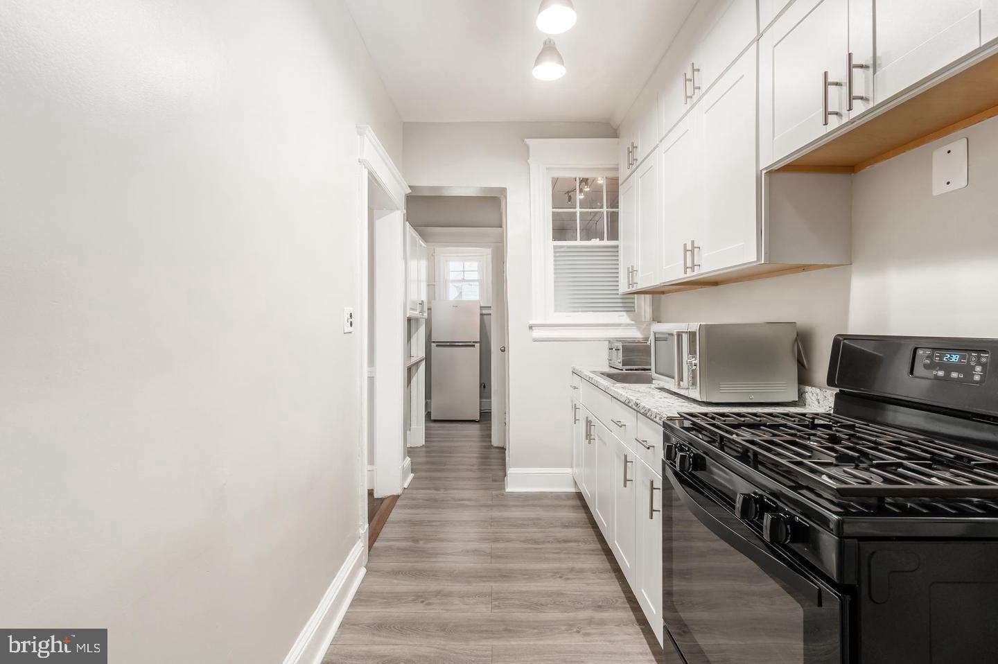 900 Madison St Nw #b Property Photo 14