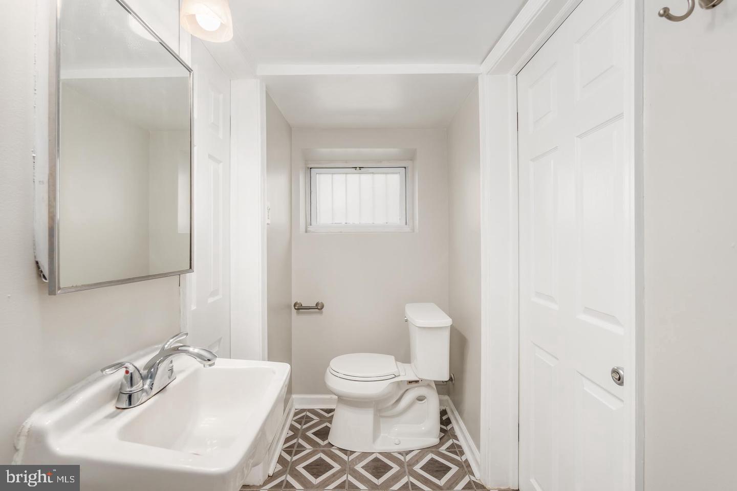900 Madison St Nw #b Property Photo 32