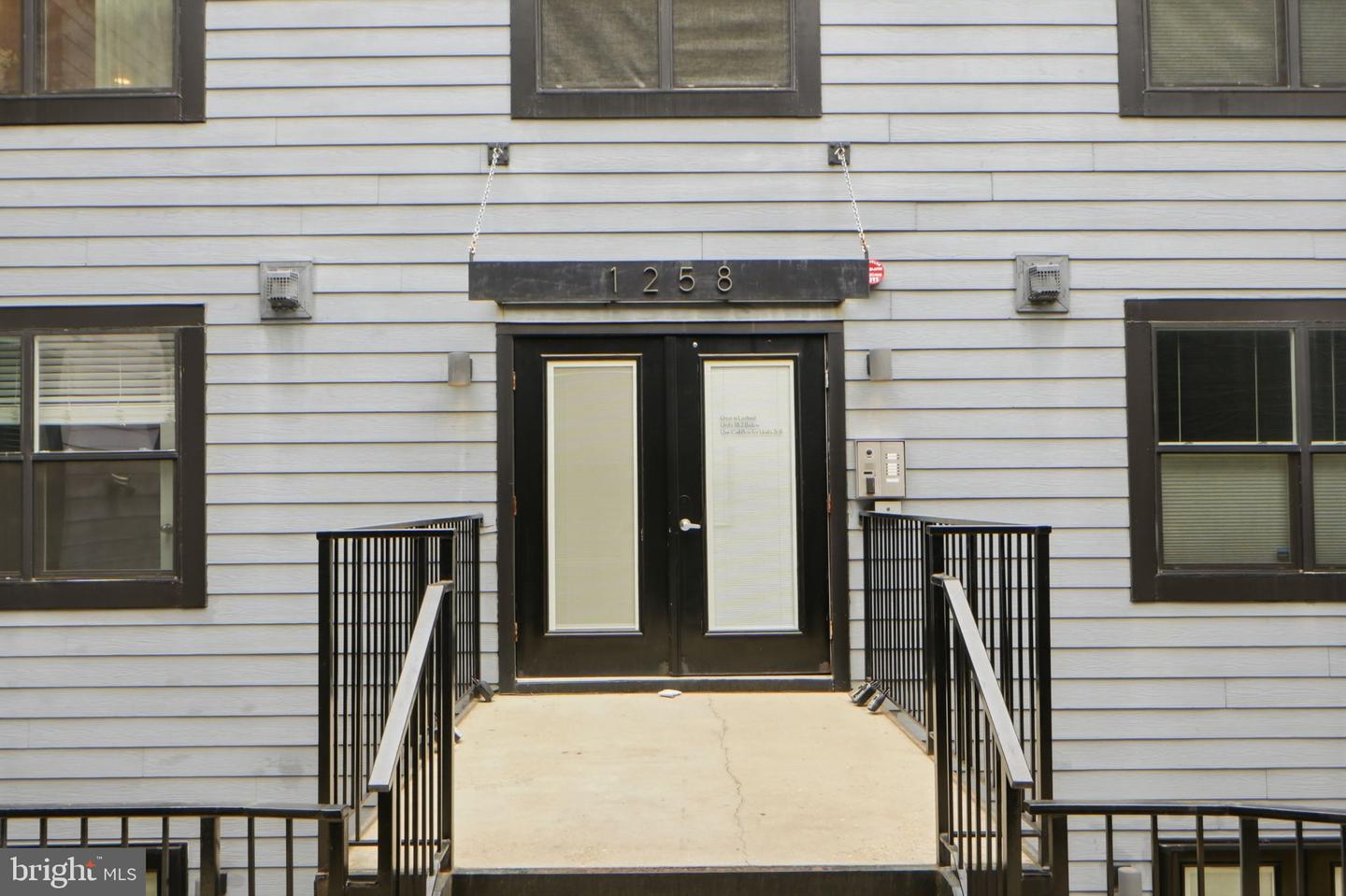 1258 Holbrook Ter Ne #5 Property Photo 4