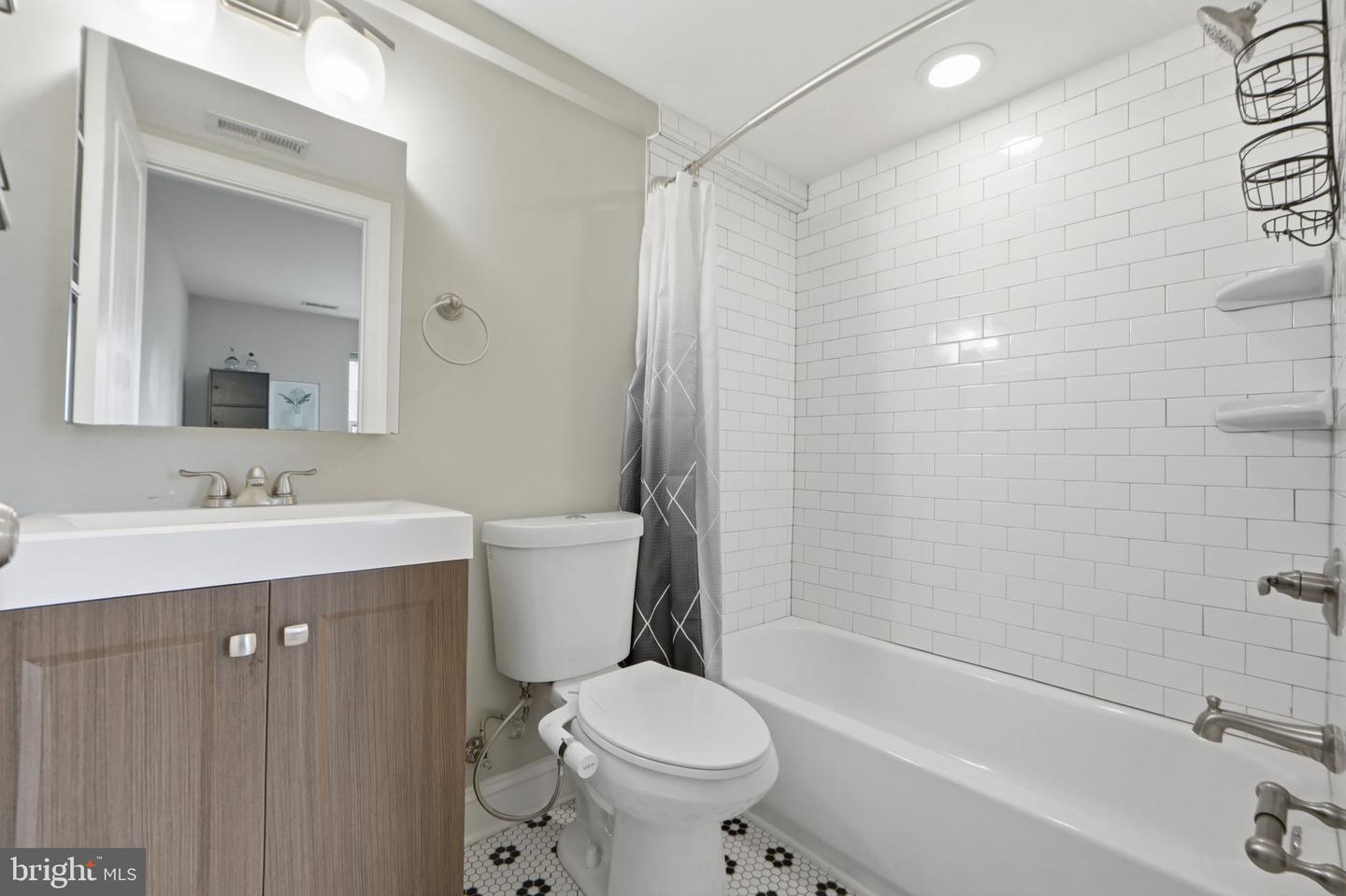 1258 Holbrook Ter Ne #5 Property Photo 19