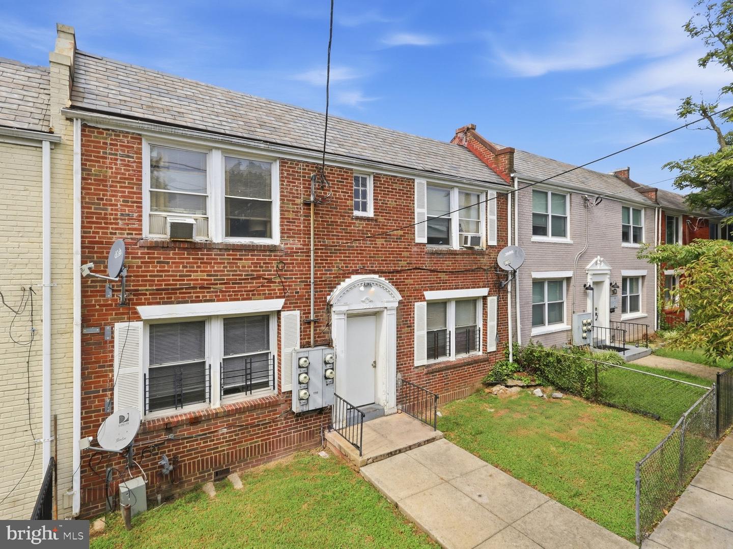1322 DOWNING PL NE Property Photo 1