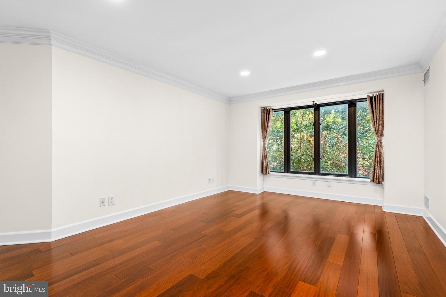 1080 Wisconsin Ave Nw #2011 Property Photo 5