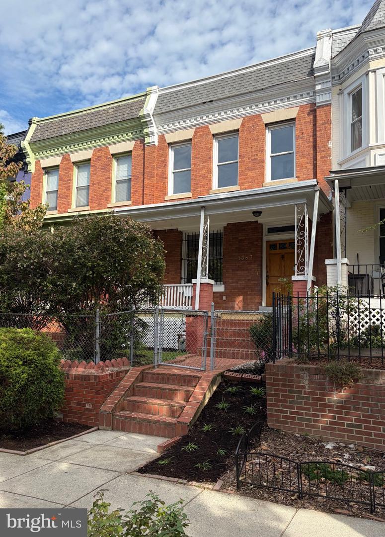 1383 Quincy St Nw Property Photo 2