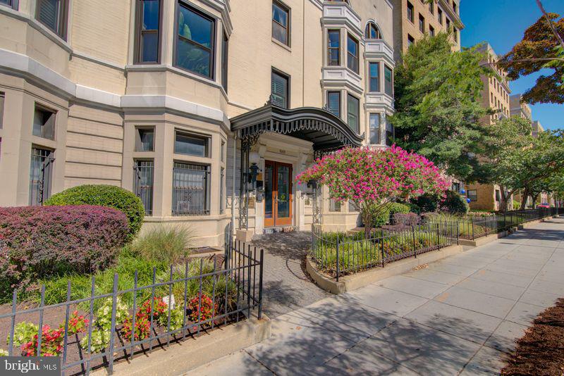 1669 COLUMBIA RD NW #113 Property Photo 1