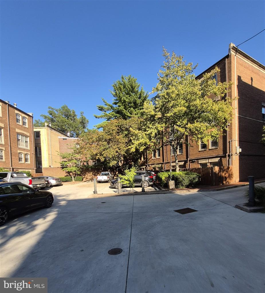 252 MARYLAND AVE NE #17 Property Photo 1