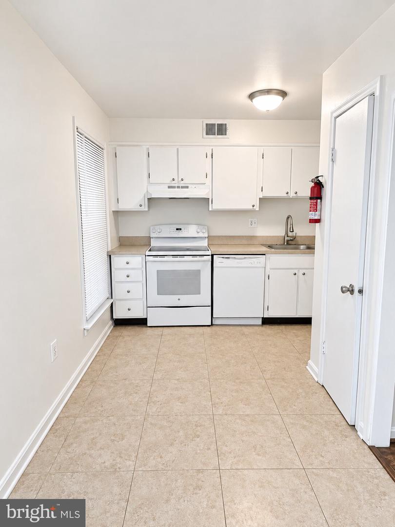 4436 Macarthur Blvd Nw #5b Property Photo 14