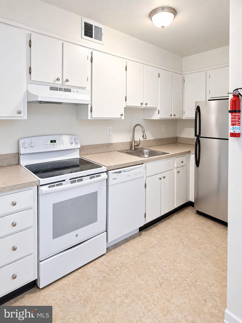 4436 Macarthur Blvd Nw #5b Property Photo 15