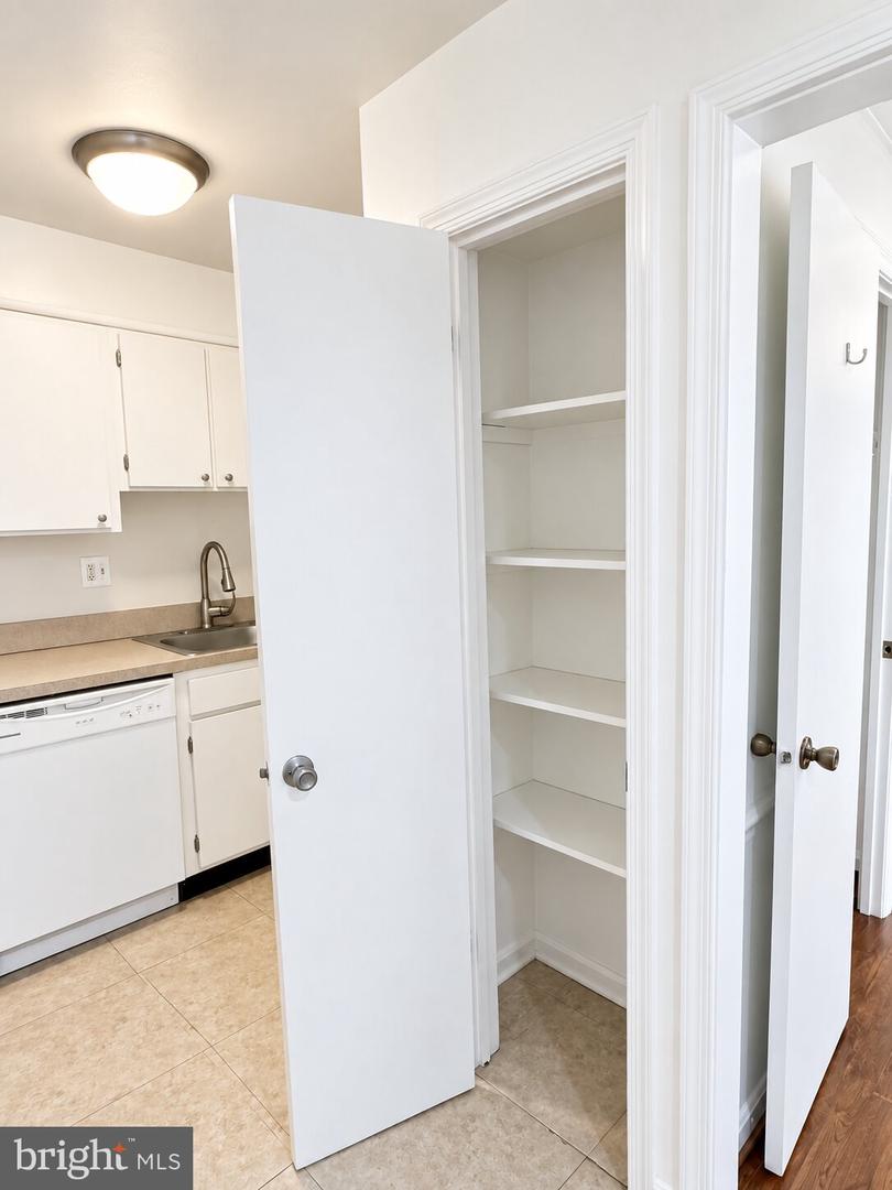 4436 Macarthur Blvd Nw #5b Property Photo 16