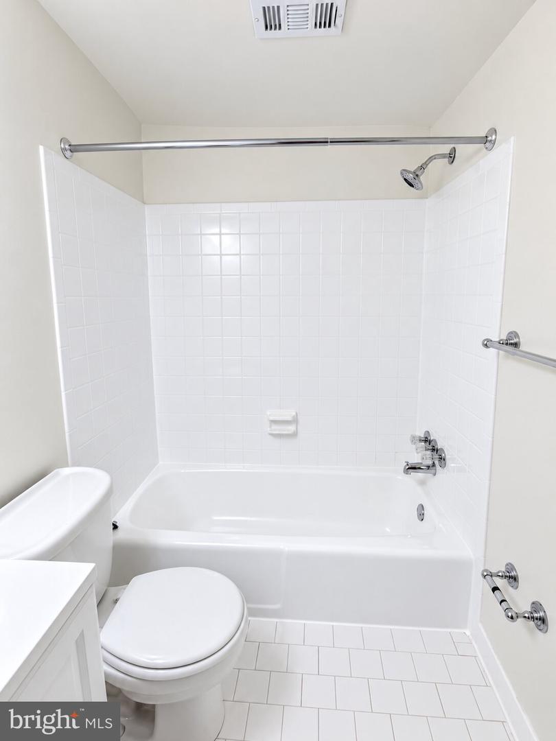 4436 Macarthur Blvd Nw #5b Property Photo 22