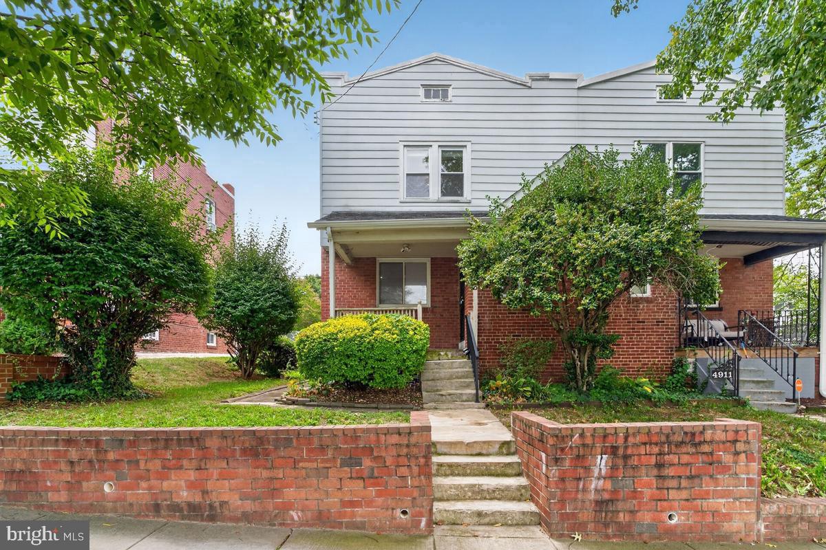 4913 BROOKS ST NE Property Photo 1