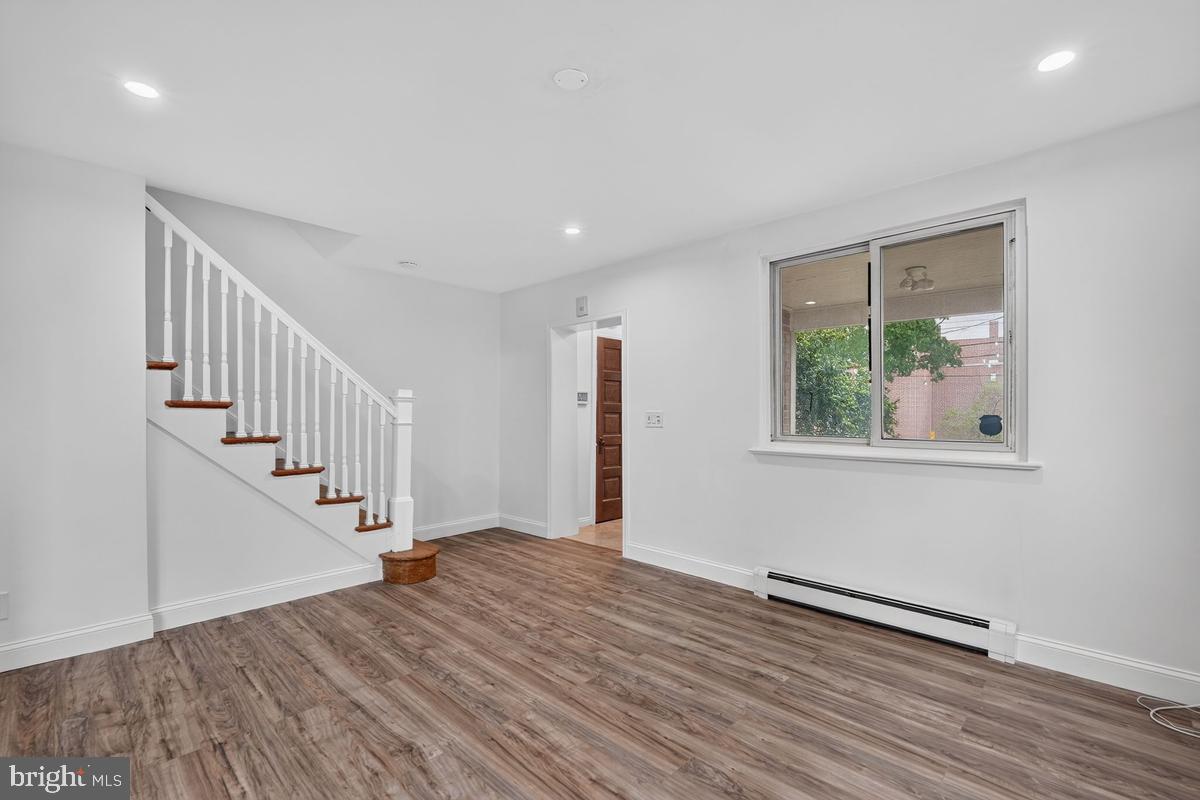 4913 Brooks St Ne Property Photo 2