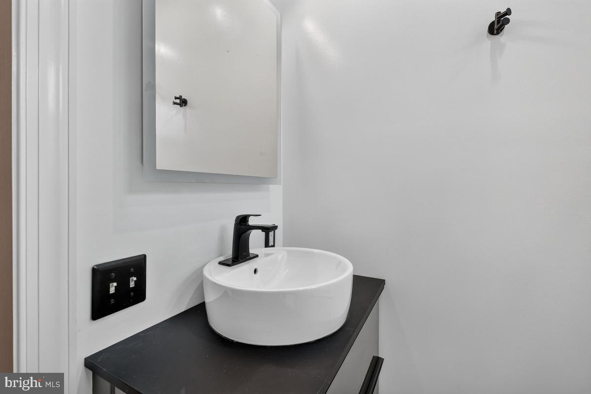 4913 Brooks St Ne Property Photo 12