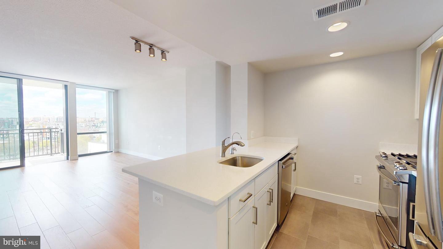 50 Florida Ave Ne #823 Property Photo 3