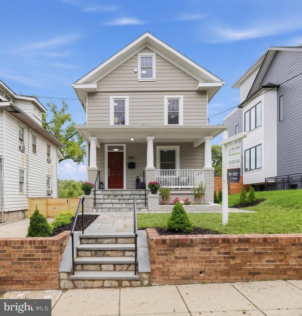 1424 IRVING ST NE Property Photo 1