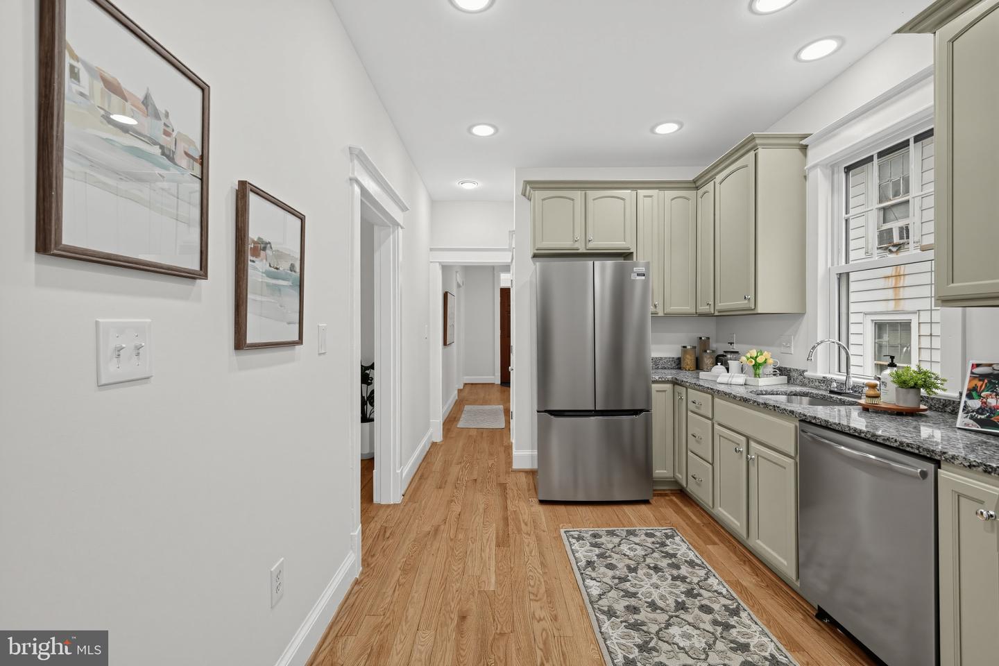 1424 Irving St Ne Property Photo 11