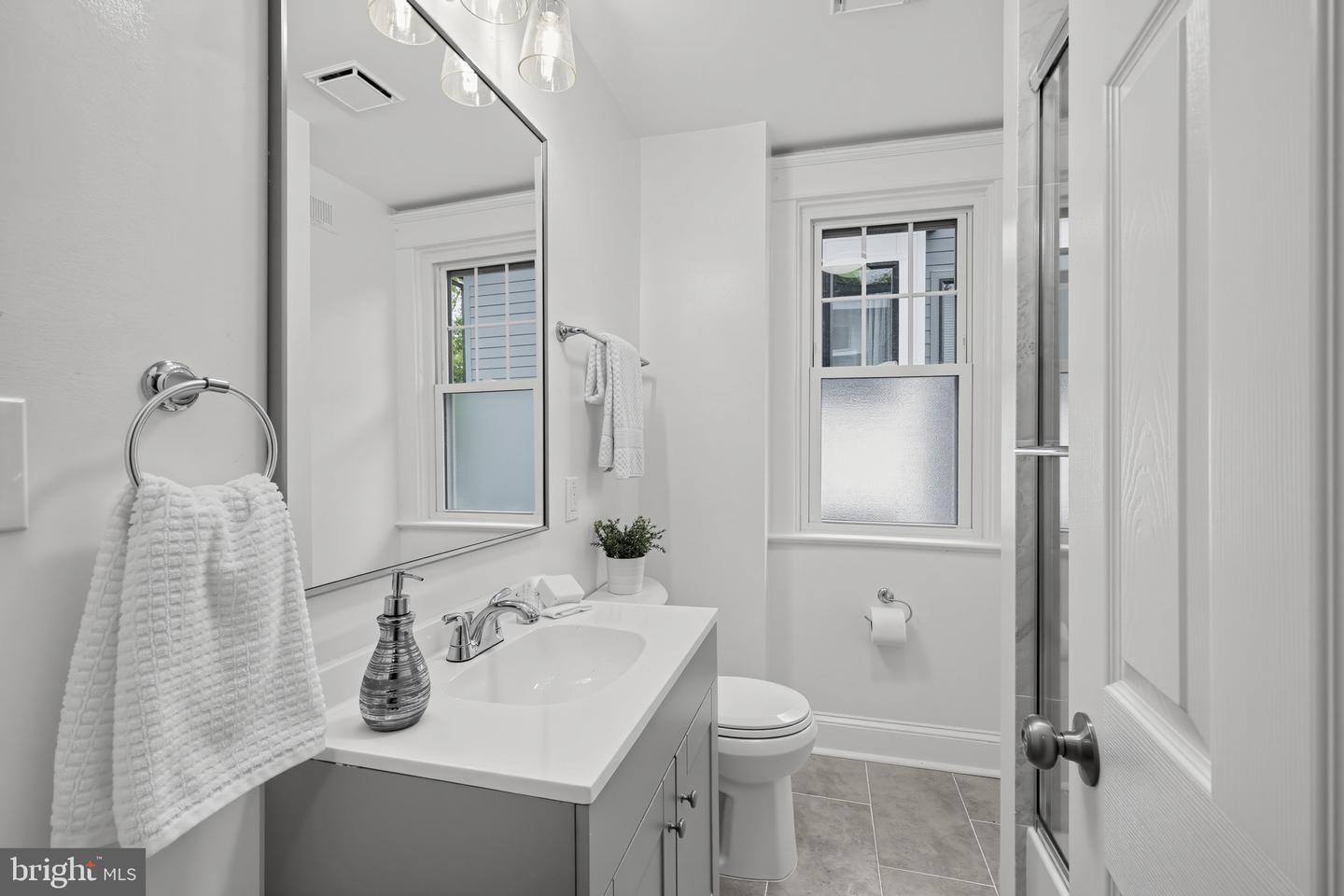 1424 Irving St Ne Property Photo 20