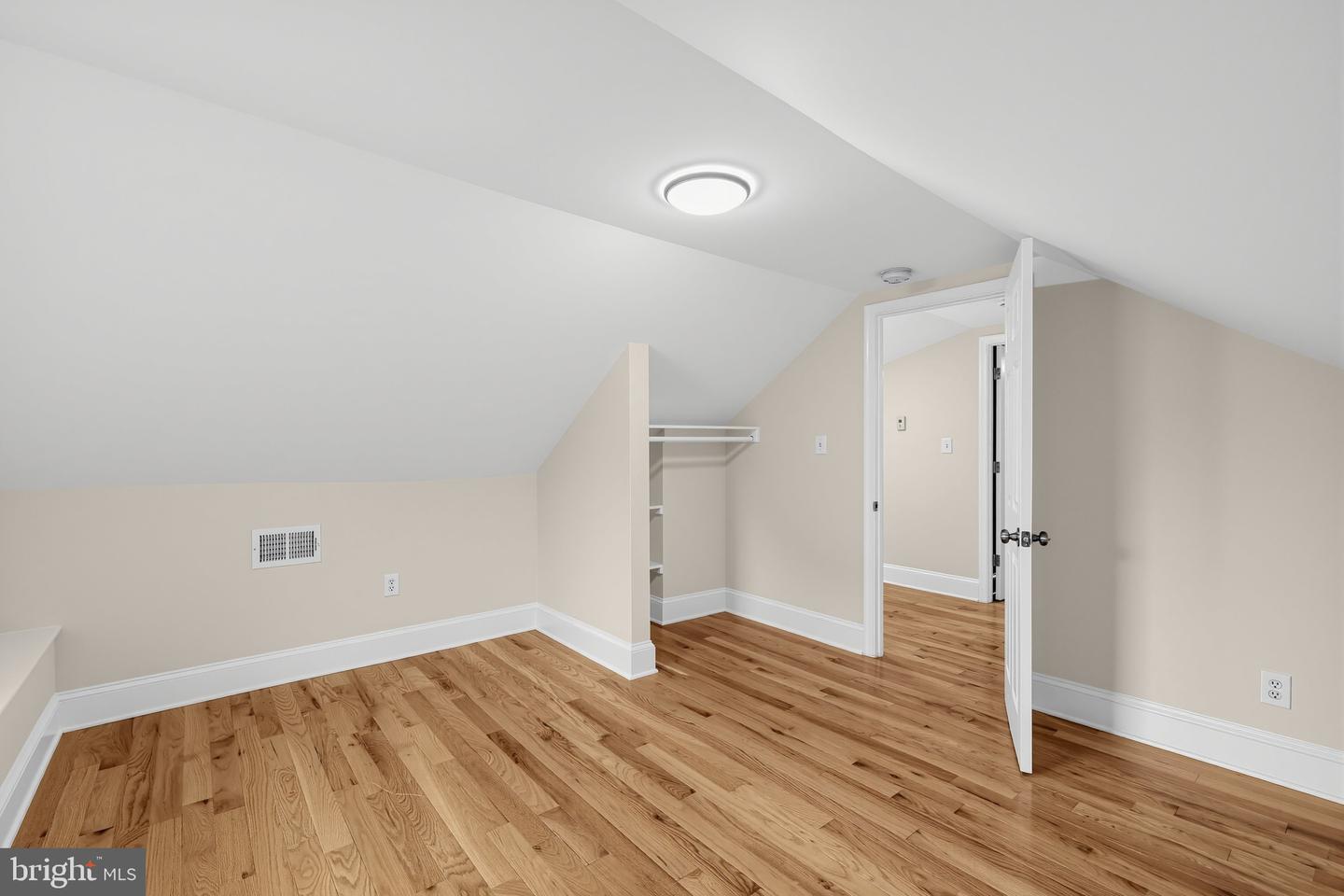 1424 Irving St Ne Property Photo 22