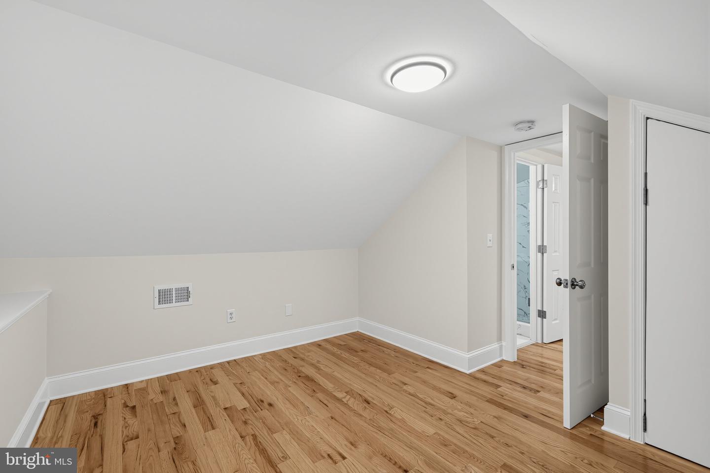 1424 Irving St Ne Property Photo 24