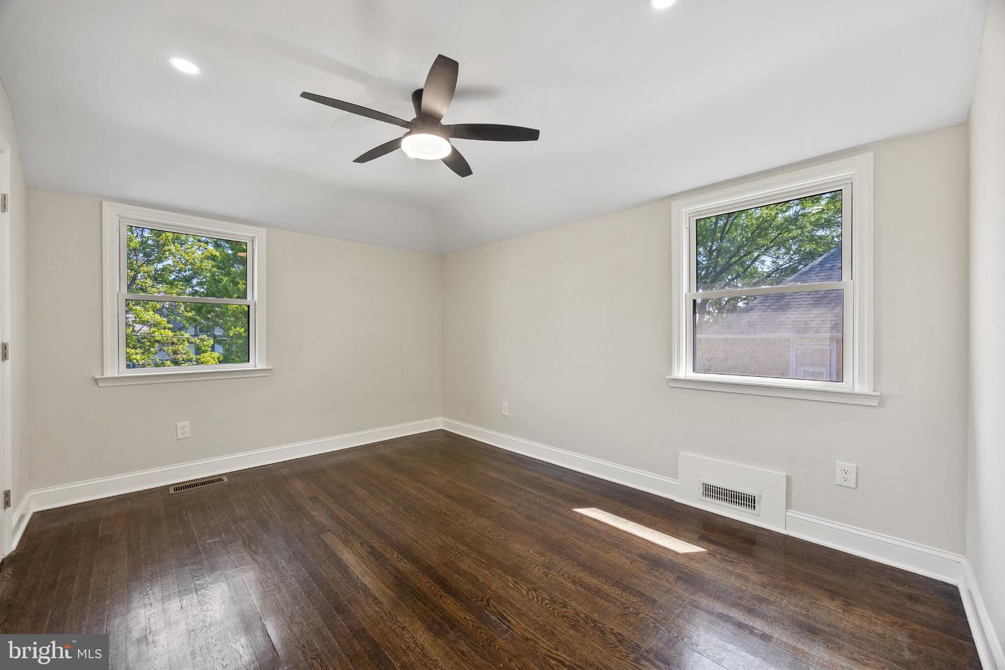 1601 Hamlin St Ne Property Photo 14