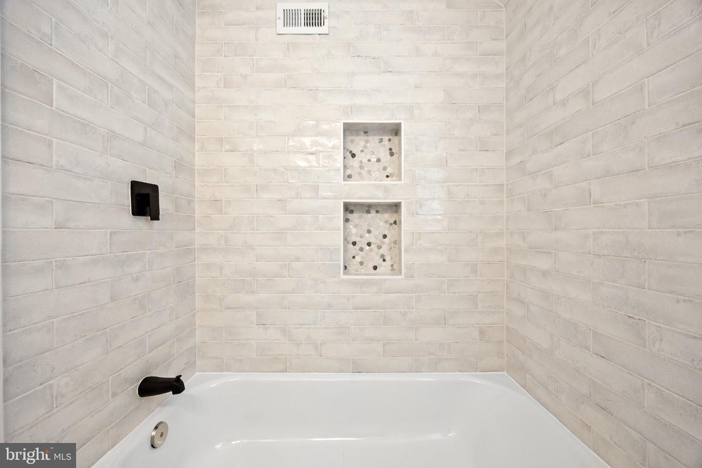 1601 Hamlin St Ne Property Photo 18