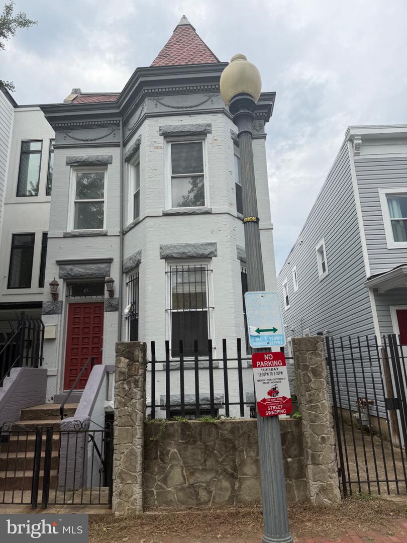 739 Morton St Nw Property Photo 1