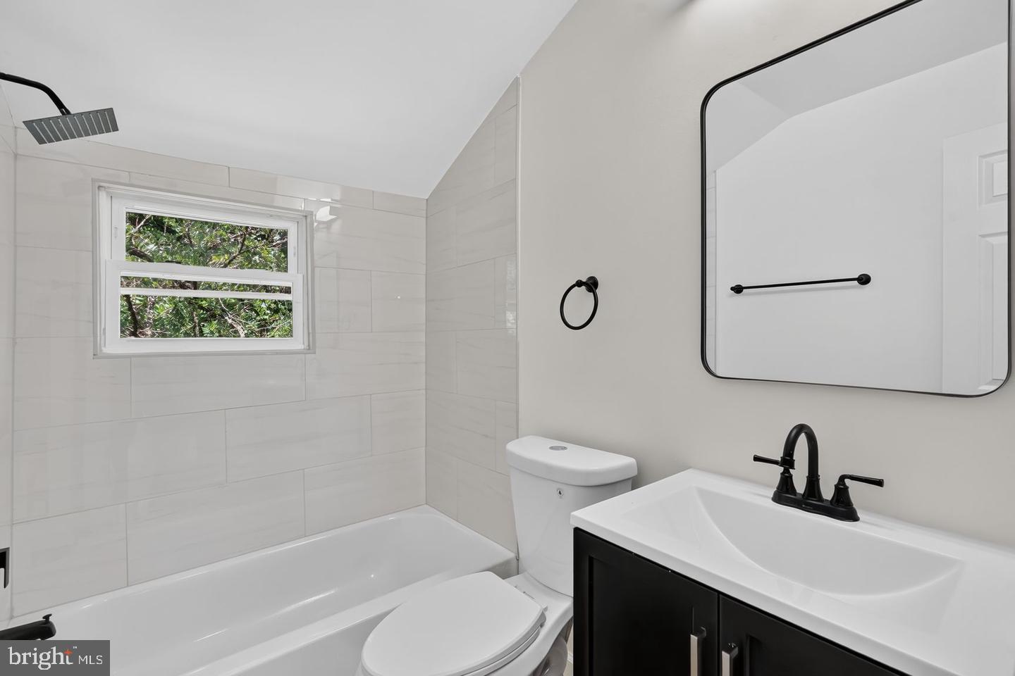 DCDC2284446 Property Photo 8