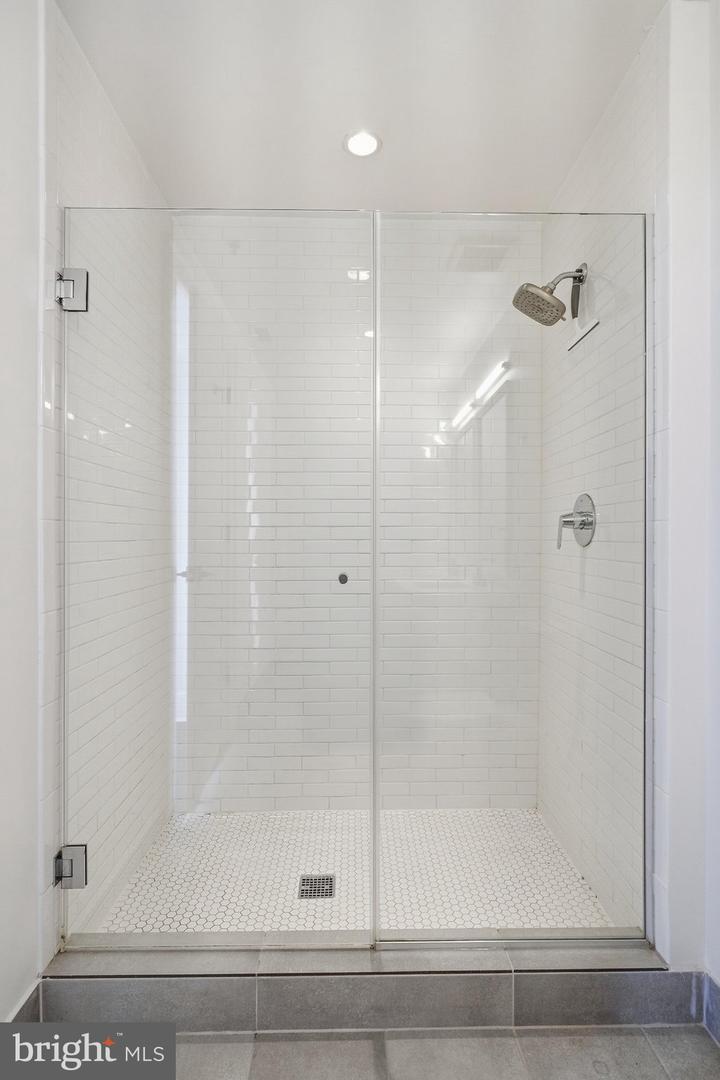 DCDC2284490 Property Photo 23
