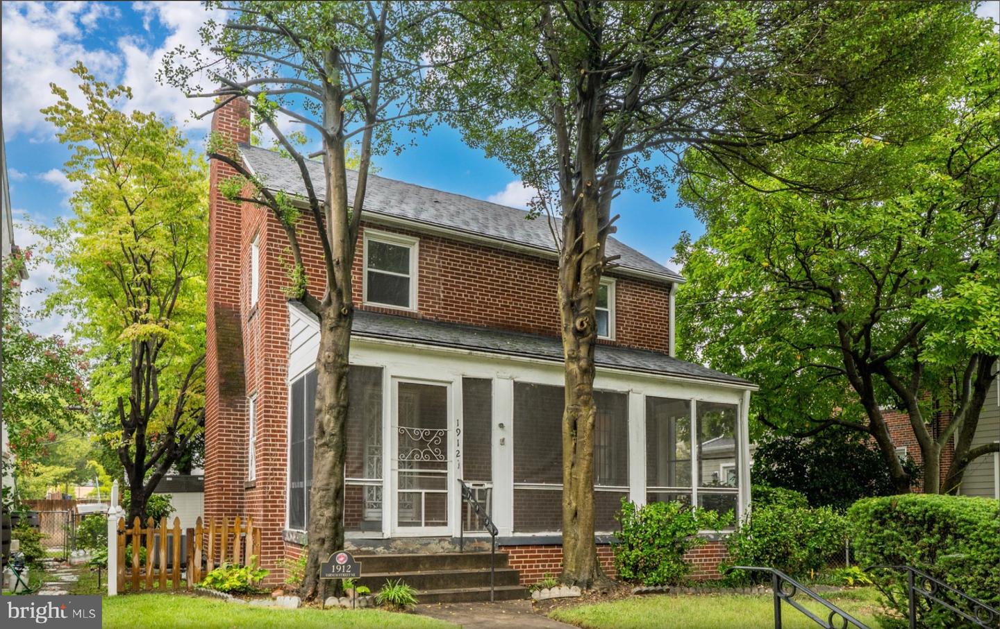 1912 VARNUM ST NE Property Photo 1