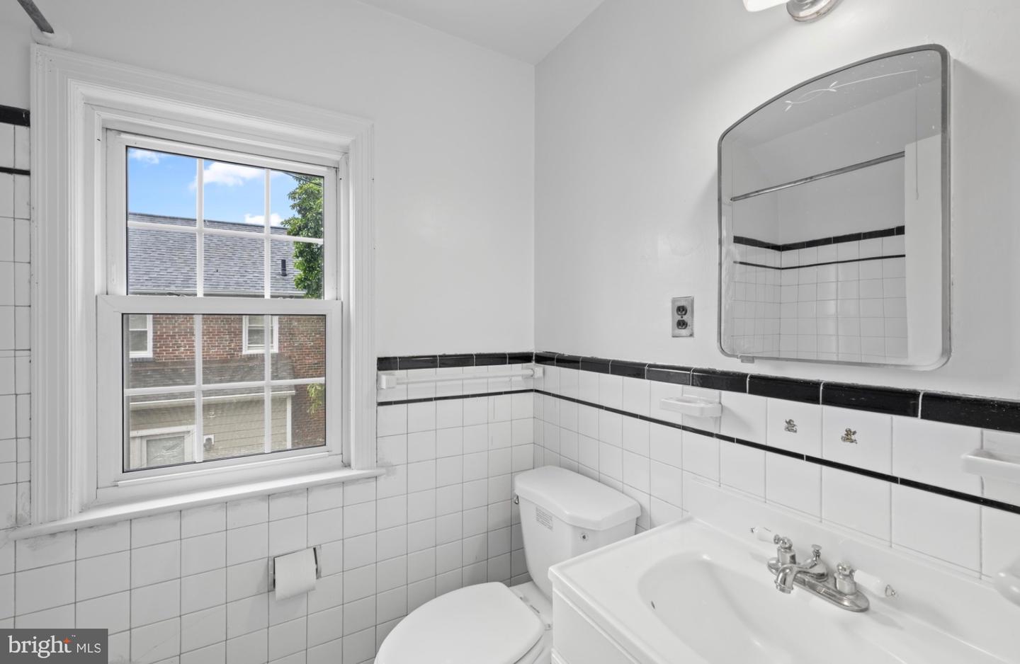 1912 Varnum St Ne Property Photo 6