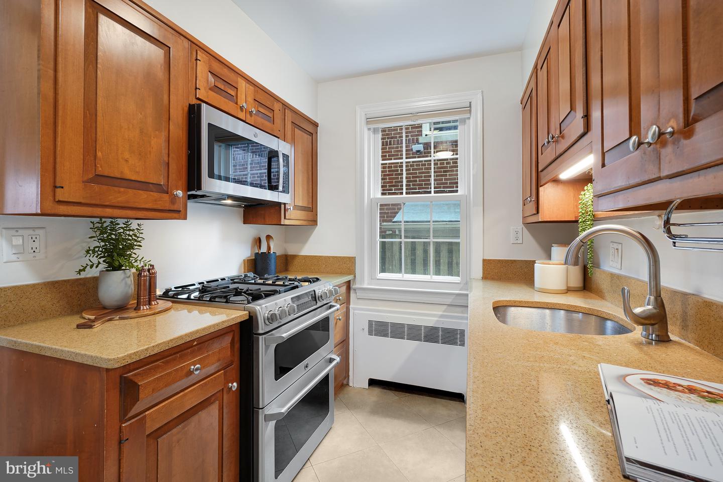 5504 30th Pl Nw Property Photo 16