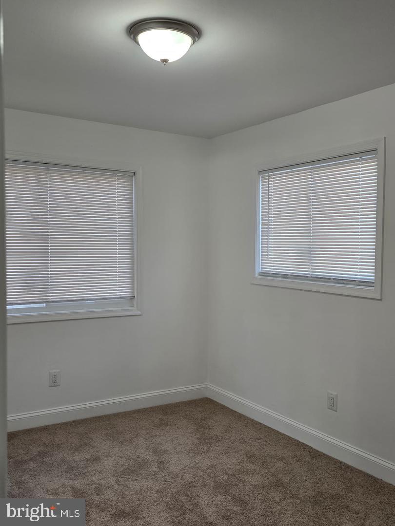 5320 Jay St Ne Property Photo 5